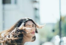 Lopamudra Raut Instagram - Damsel in distress ? Shot by @cabincrewafterwork makeup and hair by @helenartistry #photoshoot #london
