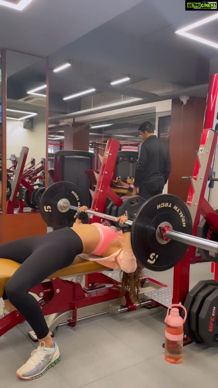 Lopamudra Raut Instagram - Push day with @coach_akshay ! #pushday #lopamudraraut #lopamudra #fitness #workout #sunday