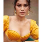 Lopamudra Raut Instagram - 🌻 shot by @kunalgupta91 makeup and hair by @nilamkenia styled by @mahek.sutariya jewellery by @antarez.jewels Golden Swan Country Club