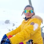Lopamudra Raut Instagram – आपके द्वारा डायल किया गया नंबर अभी व्यस्त है कृपया कुछ समय पश्चात प्रयास करें. Byeeee !! #snowfall #winter #skiing #travel #love