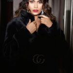 Lopamudra Raut Instagram - Fur coat or Ferrari ?? 🖤 shotby @beolphotography makeup by @oneyoubysujayasrivastava hair by @prettyumakeovers #photoshoot #fashion