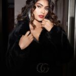 Lopamudra Raut Instagram - Fur coat or Ferrari ?? 🖤 shotby @beolphotography makeup by @oneyoubysujayasrivastava hair by @prettyumakeovers #photoshoot #fashion