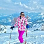 Lopamudra Raut Instagram - Swipe for the best view ➡️ 🏔 #mountains #himalayas #snow #travel