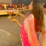 Lopamudra Raut Instagram – The Ganga arti was such a spellbinding and calming experience at the #Ganga Ghat, #Rishikesh. #grateful 🙏🏼