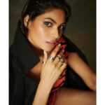 Lopamudra Raut Instagram - There are some things that just aren’t done, such as drinking a Dom Perignon ’53 above a temperature of 38 degrees Fahrenheit. 😉Photographed by @kunalgupta91 Makeup and hair by - @nilamkenia styled by - @mahekksutaria @styledbynikinagda assisted by - @shehjan26 @angelcroshet_swimwear @goldenswancountryclub #rain #swimwear #fashion #reels #instagram #wethair #look #bondgirl #moments
