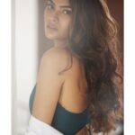 Lopamudra Raut Instagram - What should have been the caption ?? 🧐 @shotbynuno 📸@seerathmystique 💄🎀 #fashion #photography