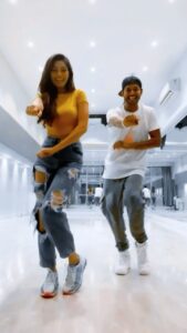 Lopamudra Raut Instagram - 🎵🎼 Love this tune ❤️ #melvinlouis #lopamudraraut #groove #moves #reels #reelitfeelit #trend #trending #dance #forfun #inbetween #rehersals #keepingitlite #easybreezy