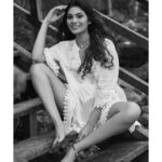 Lopamudra Raut Instagram - Hey Sidi ! Hows the weather like today ?? 🪜 😜😉 @shotbynuno #siri #beach #sand #photography #blackandwhite #goa