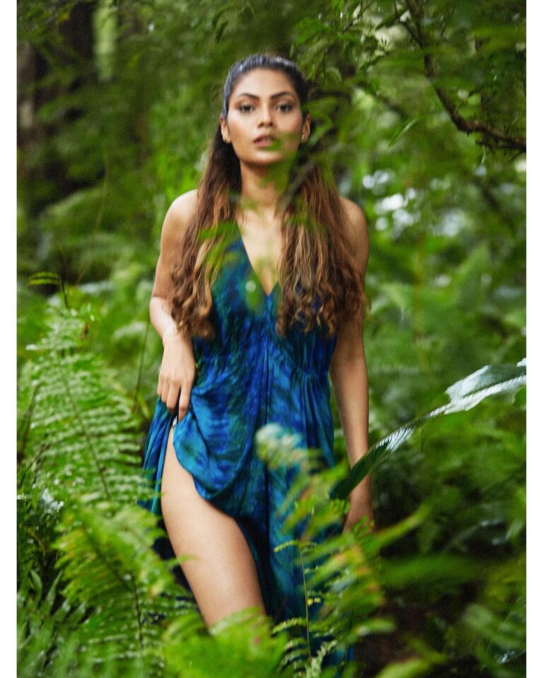 Lopamudra Raut Instagram - Blending with the nature 🦖 @shotbynuno @seerathmystique #photography #nature