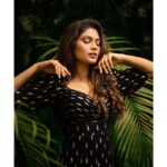 Lopamudra Raut Instagram - Feeling exotic in the tropic 🌴🤟🏼 shot by @sarv_eshhh Outfit: @amrtaofficial Stylist: @styledbynikinagda @mahekksutaria