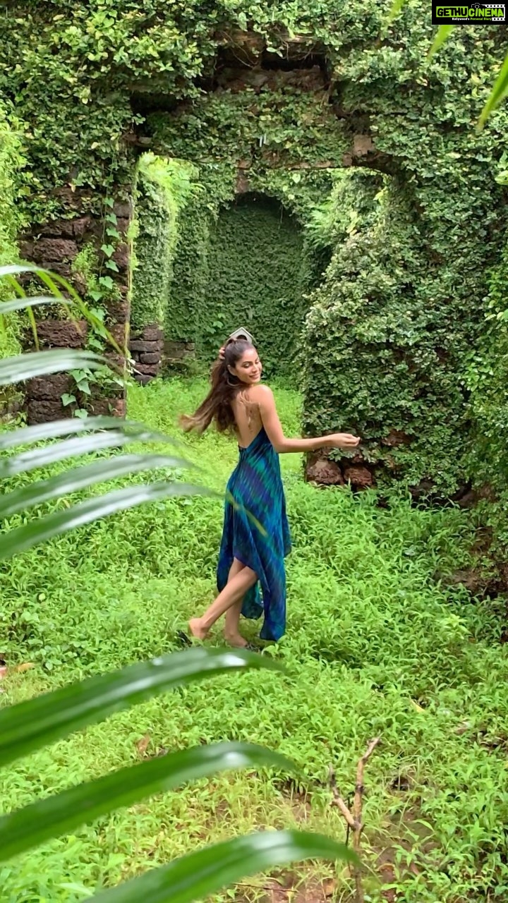 Lopamudra Raut Instagram - Donβt slip on my drip ππ shot, hair and makeup by @seerathmystique πΉ #chapel #goa #monsoon @grandhyattgoa
