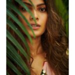 Lopamudra Raut Instagram – From the tropics ! 🌴 Shot by @kunalgupta91 makeup and hair by @nilamkenia styled by @mahekksutaria @shehjan26  outfit @limerickofficial location @goldenswancountryclub  #fashion #photoshoot