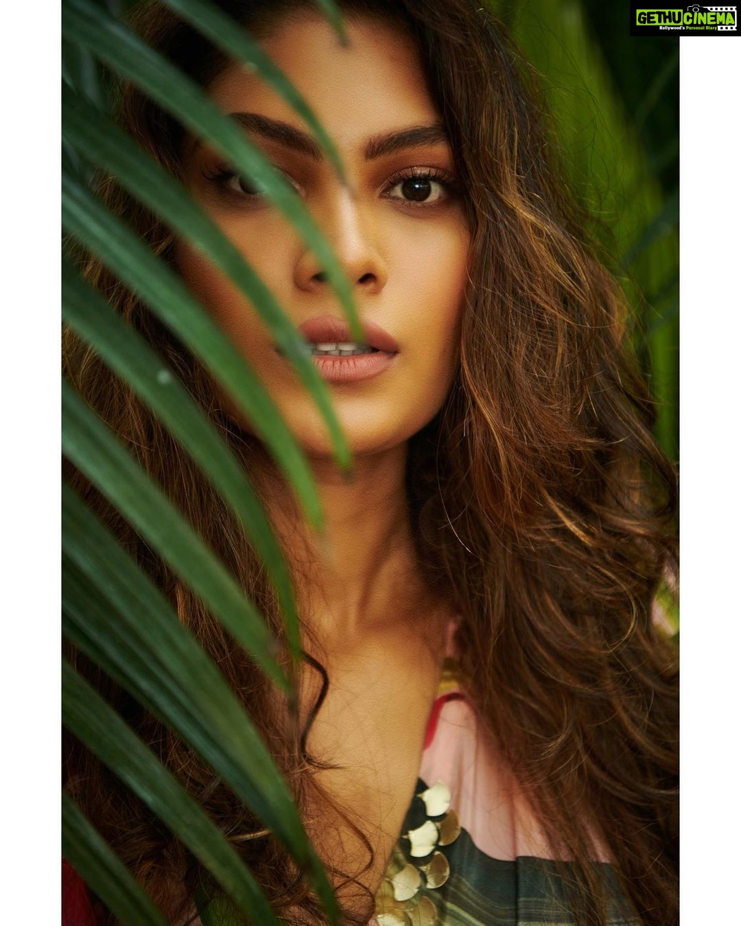 Lopamudra Raut Instagram - From the tropics ! 🌴 Shot by @kunalgupta91 makeup and hair by @nilamkenia styled by @mahekksutaria @shehjan26 outfit @limerickofficial location @goldenswancountryclub #fashion #photoshoot