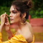 Lopamudra Raut Instagram - ☀️ Shot by @kunalgupta91 makeup and hair @nilamkenia Styled by - @mahekksutaria Assisted by - @shehjan26 Outfit - @moonstruckbyss location @goldenswancountryclub #yellow #portrait #photo