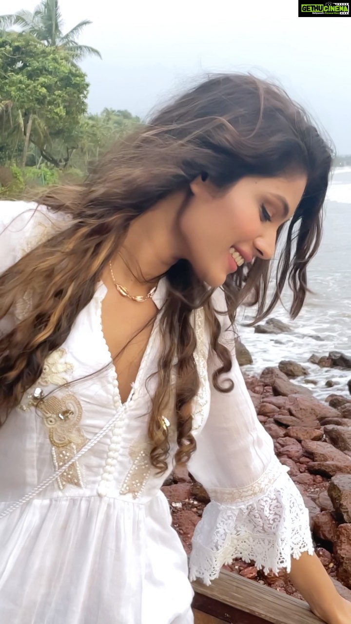 Lopamudra Raut Instagram - By the waters baby @grandhyattgoa #ocean #water #naturelovers #xxxtentation #goa #lostandfound