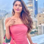 Lopamudra Raut Instagram - Clear sky excites me to this extent 😜 #shotoniphone #photo #clearsky