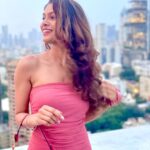 Lopamudra Raut Instagram - Clear sky excites me to this extent 😜 #shotoniphone #photo #clearsky