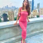 Lopamudra Raut Instagram - Clear sky excites me to this extent 😜 #shotoniphone #photo #clearsky