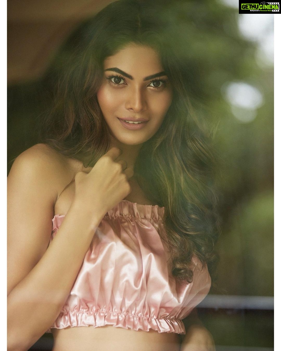 Lopamudra Raut Instagram - What promise to yourself do you still need to fulfill ?? @shotbynuno make up and hair by @seerathmystique styled by @mahekksutaria wearing @ikichic_official @grandhyattgoa #portait #photo #goa #photoshoot #fashion