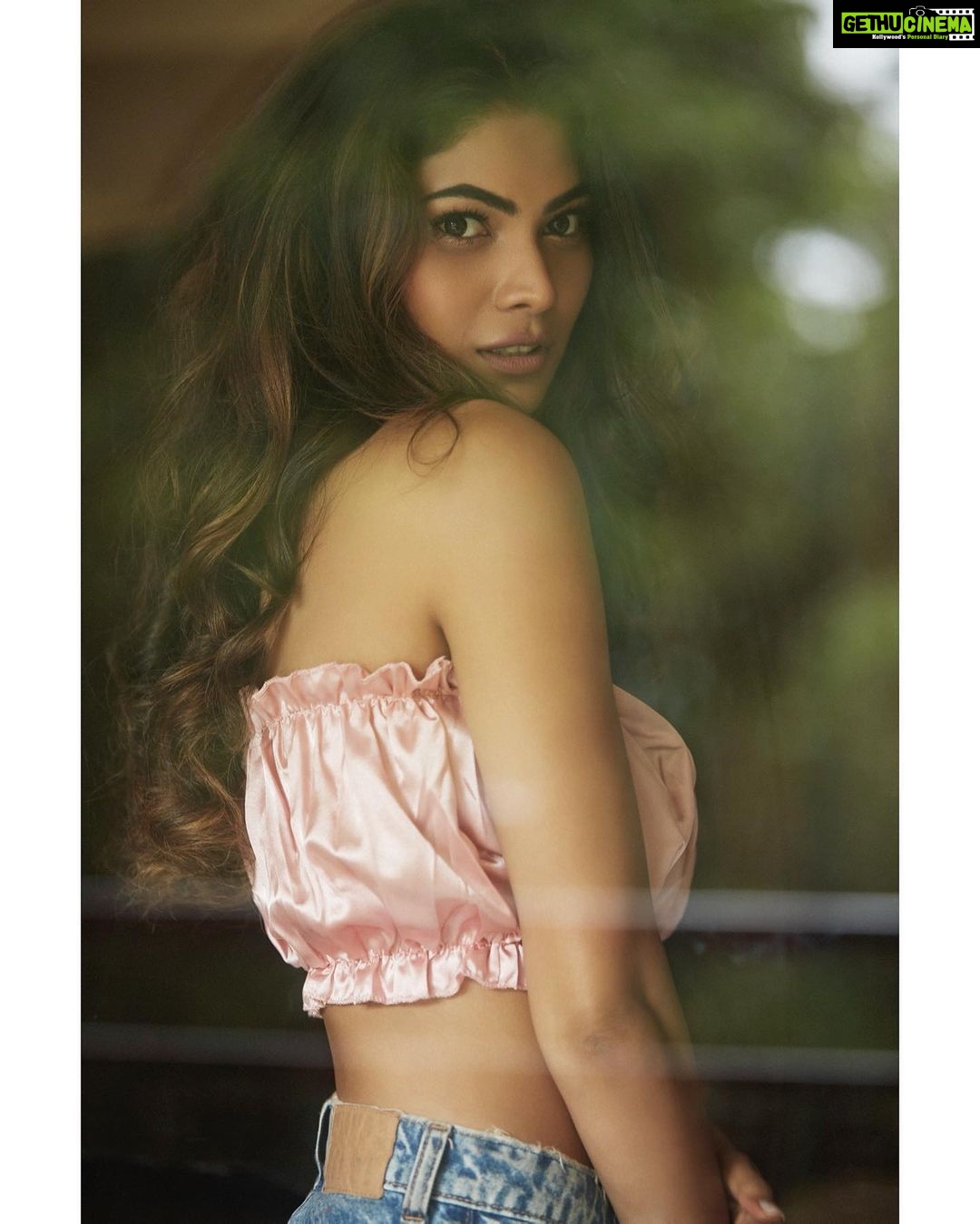 Lopamudra Raut Instagram - What promise to yourself do you still need to fulfill ?? @shotbynuno make up and hair by @seerathmystique styled by @mahekksutaria wearing @ikichic_official @grandhyattgoa #portait #photo #goa #photoshoot #fashion