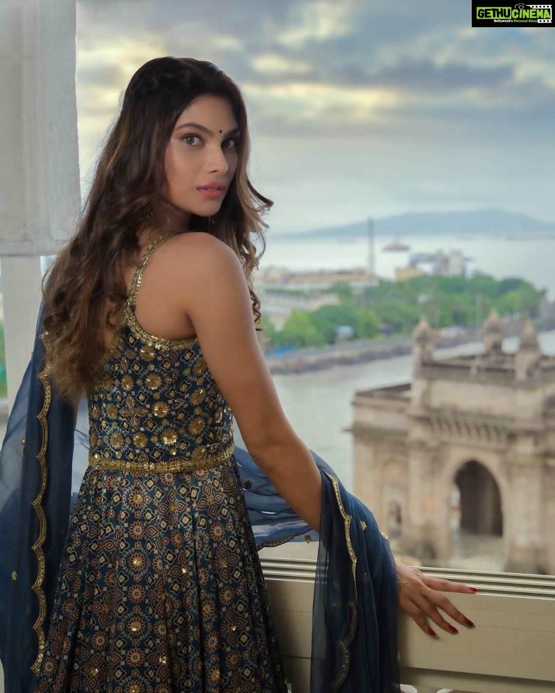 Lopamudra Raut Instagram - Eid Mubarak ✨ Shot by @areesz Outfit: @salianbyanushree styled by @mahekksutaria Assisted by @styledbynikinagda hair by @pooja.vishwakarma0206 Makeup by @vinodchaudhari117 #eidmubarak #colaba #mumbai #gatewayofindia #indian #indiandress #photography Mumbai - मुंबई