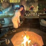 Lopamudra Raut Instagram - Merry Christmas 🎄🎅 #christmas #feliznavidad #merrychristmas #celebration #ranthambore #marshmallow Six Senses Fort Barwara