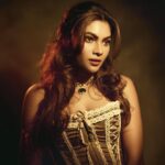 Lopamudra Raut Instagram - Romeo, Romeo, where art thou? 😉 shot by @shreyansdungarwal hair by @kavita.gour.184 make up by @harshpawar_makeupacademy18 #portraitphotography #bridgerton #vibe #lopamudra