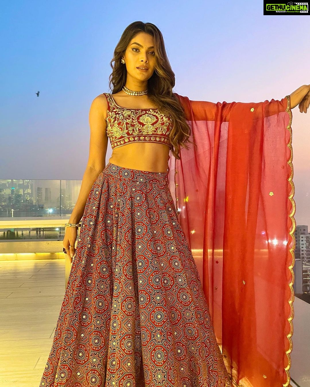 Lopamudra Raut Instagram - Happy Diwali 🪔 have a safe one ! I couldn’t choose so here you go ! Diwali bonus 💥 wearing @salianbyanushree @notandasofficial #diwali #celebration