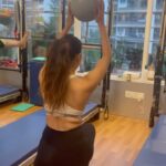 Madhurima Roy Instagram - There’s workouts and then there’s Pilates. Getting addicted already 🤗 @menkaaspilatesstudio .. #pilates #pilatesreformer #pilateslovers #coreworkout #pilatesbody #pilatesreels #menkapilatestudio