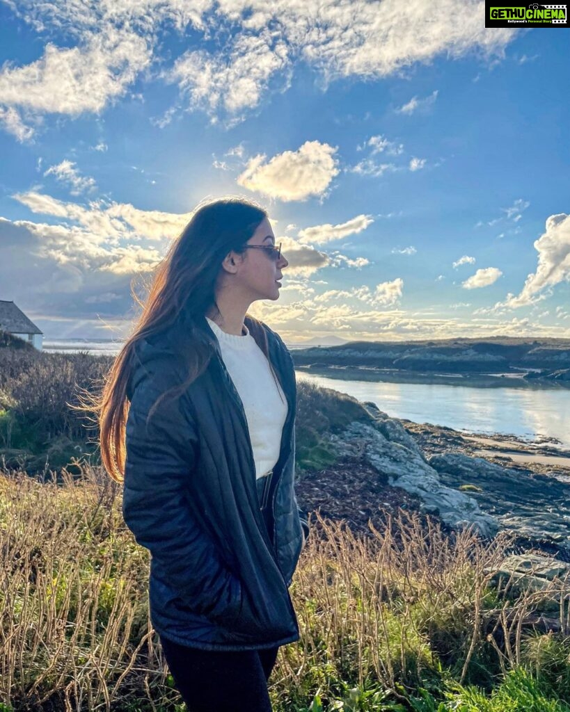 Madhurima Roy Instagram - When you find yourself in a painting. The sky, the light, this day, such a tease 💭 .. Holyhead Angelsey, Wales
