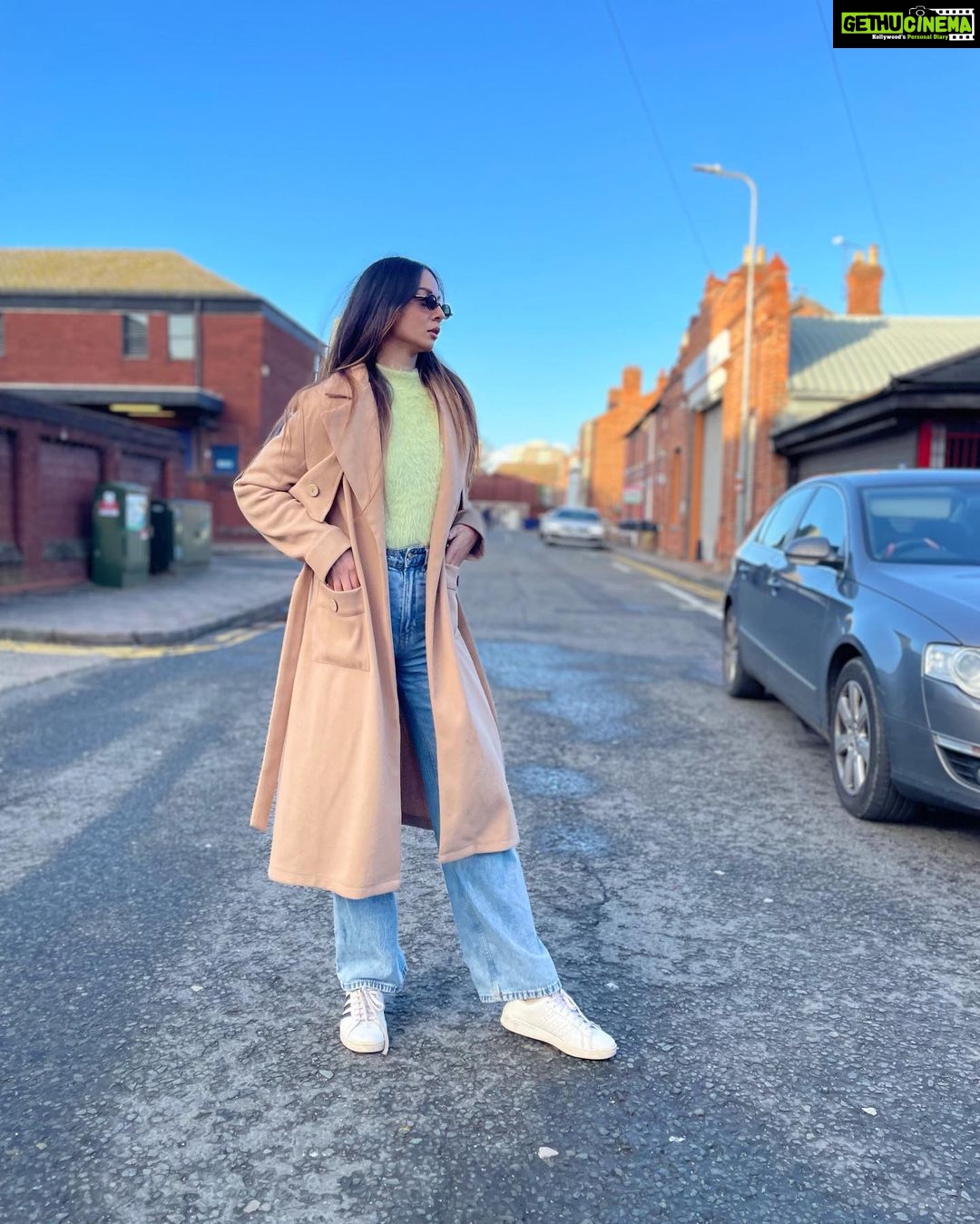 Madhurima Roy Instagram - Boxing Day shenanigans 📦 🥂 .. Chester, Cheshire