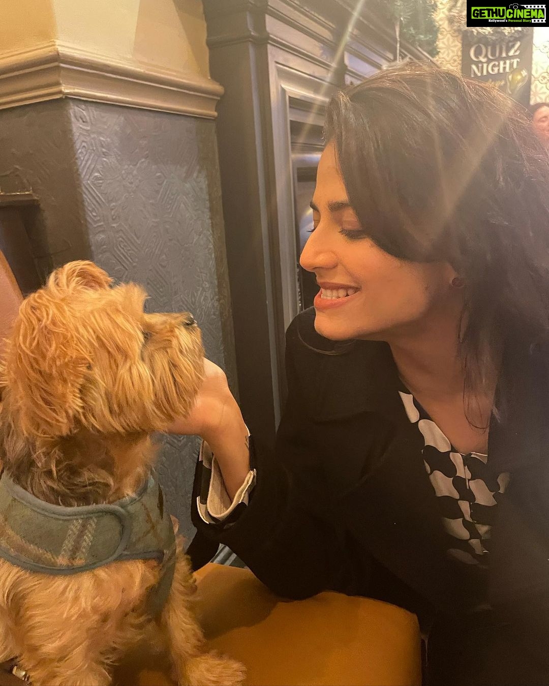 Madhurima Roy Instagram - Boxing Day shenanigans 📦 🥂 .. Chester, Cheshire