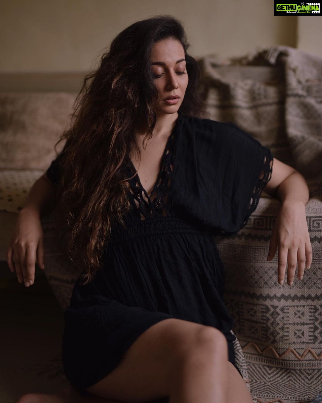 Madhurima Roy Instagram - Dead flowers make the most aesthetic 🥀 .. .. .. 📷 @lala_photuwale