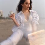 Madhurima Roy Instagram - Fresh catch 🎣 .. 📷Caught by @lala_photuwale #portraiture #beachphotography #whiteonwhite #sandybeach #bayview #photoshoot