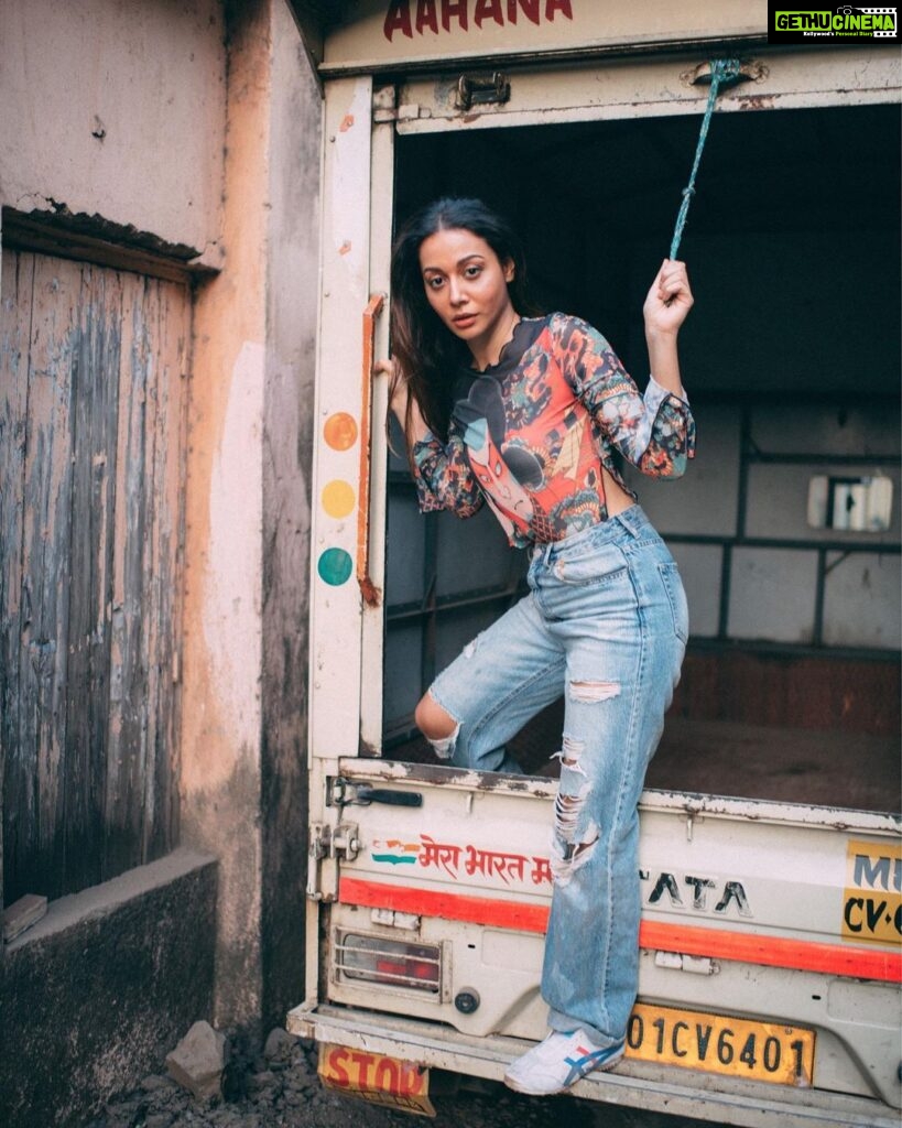 Madhurima Roy Instagram - Up tempo ⬆️ .. Quite literally .. Creative direction & photography @bharat_rawail Styling @henna.akhtar & I .. #potraits #streetstyle #rusted #photoshoot