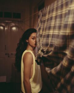 Madhurima Roy Instagram - Kapdon ke beech photo shoot karte hue😅 🎞 .. Creative genius, photographer & friend @bharat_rawail .. From the archives