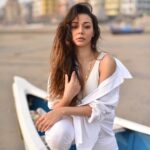 Madhurima Roy Instagram – Setting sail 🛶 
..
Cz there ain’t no roads left in this city🤷🏻‍♀️

..
Captured by @lala_photuwale 

#portraitphotography #portraiture #smoothsailing #whiteonwhite #beachy #justbombaythings Versova, Mumbai