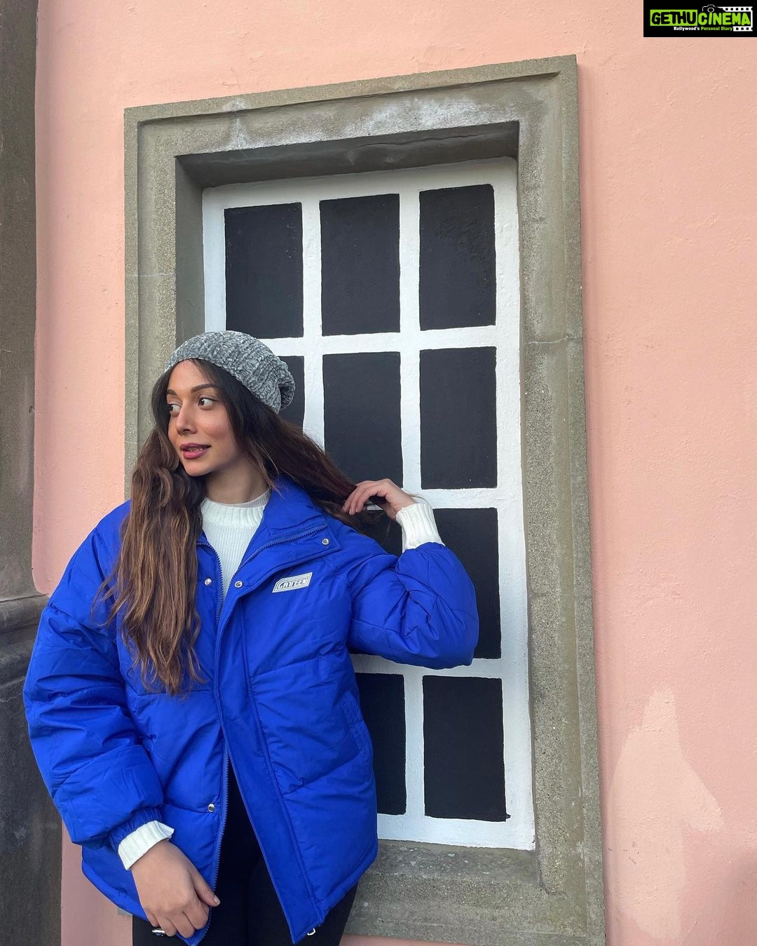 Madhurima Roy Instagram - What is this hangover😓 .. London dump ~ 2 London, United Kingdom