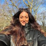 Madhurima Roy Instagram - Wrapping me like a warm blanket this winter sun☀️ .. London dump ~ 1 London, United Kingdom