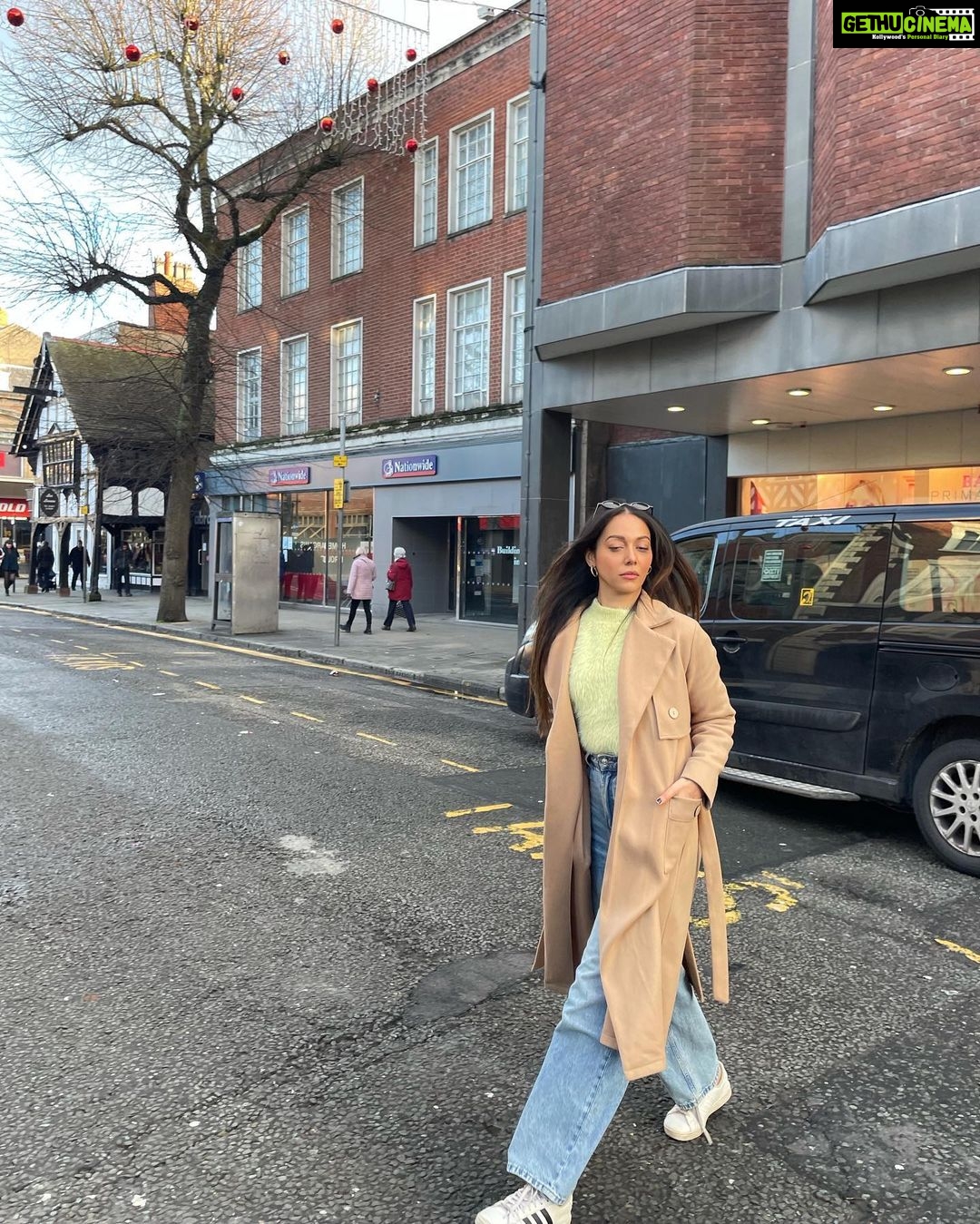 Madhurima Roy Instagram - Boxing Day shenanigans 📦 🥂 .. Chester, Cheshire