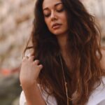 Madhurima Roy Instagram - Fresh catch 🎣 .. 📷Caught by @lala_photuwale #portraiture #beachphotography #whiteonwhite #sandybeach #bayview #photoshoot