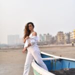 Madhurima Roy Instagram – Setting sail 🛶 
..
Cz there ain’t no roads left in this city🤷🏻‍♀️

..
Captured by @lala_photuwale 

#portraitphotography #portraiture #smoothsailing #whiteonwhite #beachy #justbombaythings Versova, Mumbai
