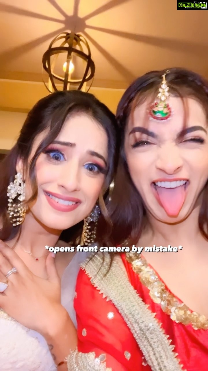 Maera Mishra Instagram - Every freaking time! So much gorgeousness 😂 #omg #reels #explore #trending #solishka #shivanijha #malishka #soniyaoberoi #bhagyalakshmi #zeetv @zeetv #balajitelefilms #funny #comedy #maeramishra