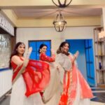 Maera Mishra Instagram - Our kinda kesariya ❤️ @bansalsmita_ @bee_vani_ 🌸 #bhagyalakshmi #kesariya #dance #trendingreels