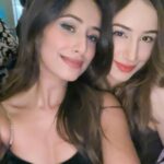 Maera Mishra Instagram – About Last Night. 💫🌸
#happybirthdaypratiksehajpal
@pratiksehajpal @prernasehajpal @_aroobkhan_ @i_nibedita @simbanagpal @mr_faisu_07