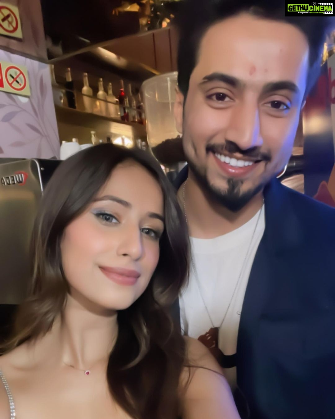 Maera Mishra Instagram - About Last Night. 💫🌸 #happybirthdaypratiksehajpal @pratiksehajpal @prernasehajpal @_aroobkhan_ @i_nibedita @simbanagpal @mr_faisu_07