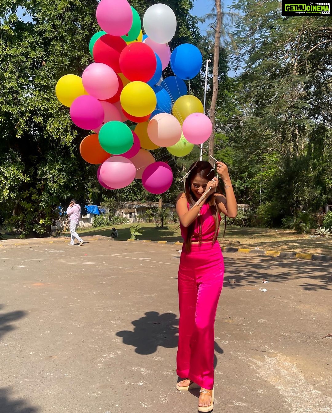 Maera Mishra Instagram - Just felt PINK🌸💖 Styled by @tripzarora 💓 #bhagyalakshmi #malishka #zee #zeetv