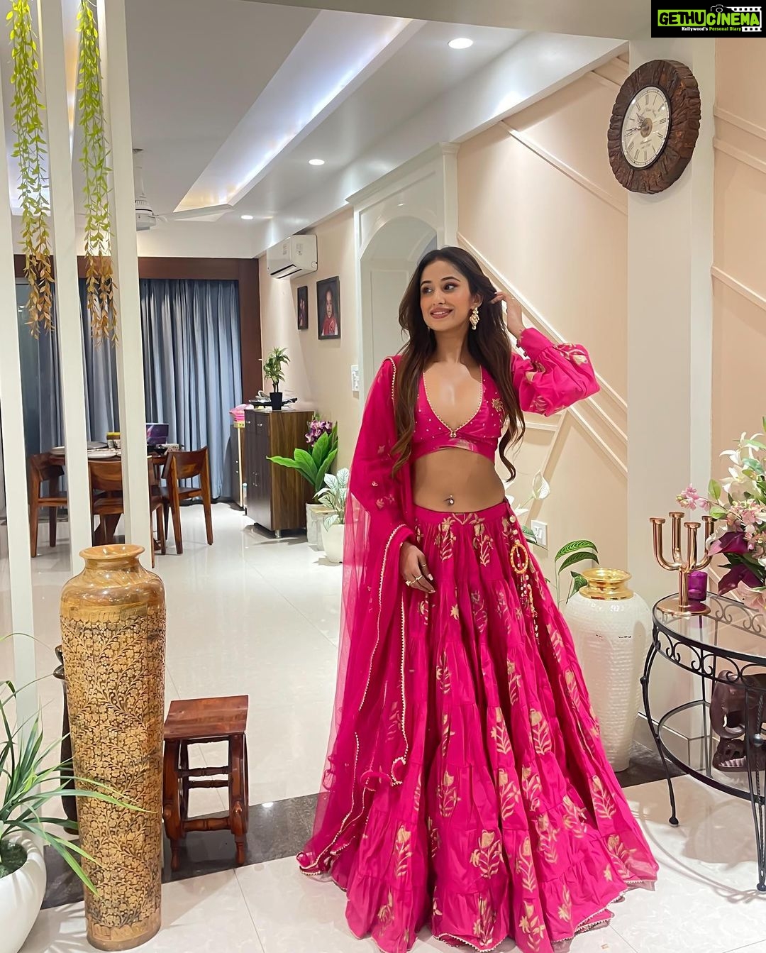 Maera Mishra Instagram - Diwali Special ❤️ This beautiful outfit by @bunaai ❤️ #diwali #diwali2022 #indian #lehenga