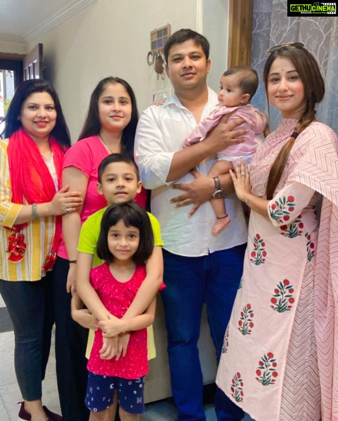 Maera Mishra Instagram - Family is life's greatest blessing and here we are cherishing these moments today, tomorrow and always ❤️ I nominate @natasha_phukan @unnati_rastogi_ and @narealist to upload your family photos and celebrate with them by watching #GoodbyeOnOct7 at just Rs 150☺️ #FamilyHaiTohSabKuchHai @amitabhbachchan @rashmika_mandanna @neena_gupta @ektarkapoor @balajimotionpictures #GoodCo