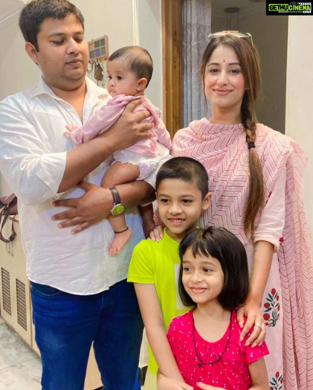 Maera Mishra Instagram - Family is life's greatest blessing and here we are cherishing these moments today, tomorrow and always ❤️ I nominate @natasha_phukan @unnati_rastogi_ and @narealist to upload your family photos and celebrate with them by watching #GoodbyeOnOct7 at just Rs 150☺️ #FamilyHaiTohSabKuchHai @amitabhbachchan @rashmika_mandanna @neena_gupta @ektarkapoor @balajimotionpictures #GoodCo